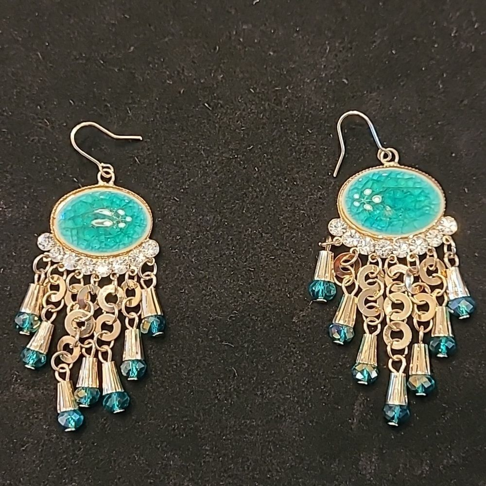 Chandelier Goldstone and green inlay earrings with rhinestones